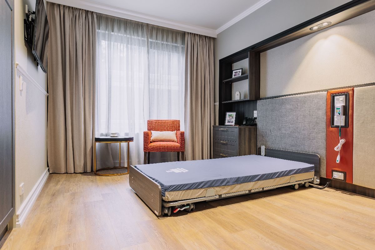 IC4 Floorline Bed